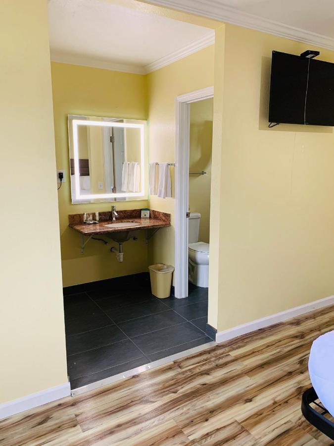 Central Coast Inn Каюкос Экстерьер фото