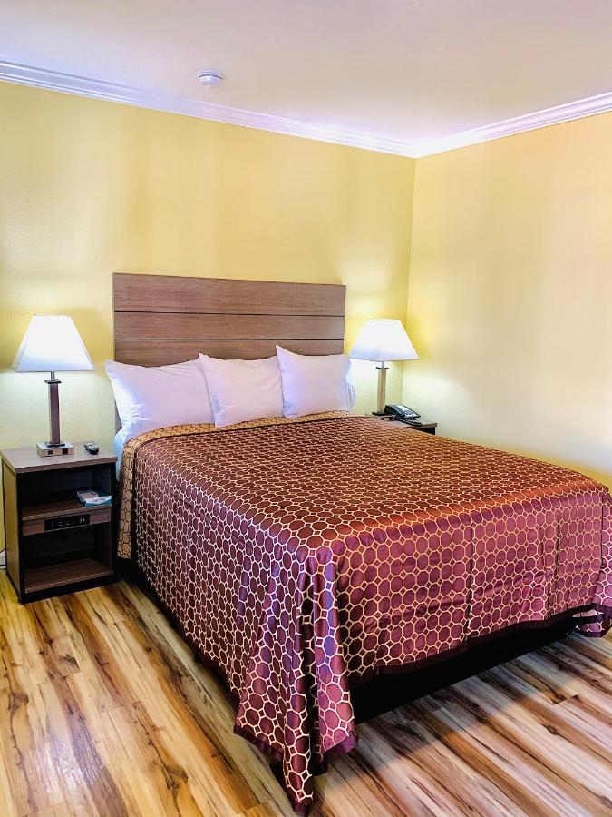 Central Coast Inn Каюкос Экстерьер фото