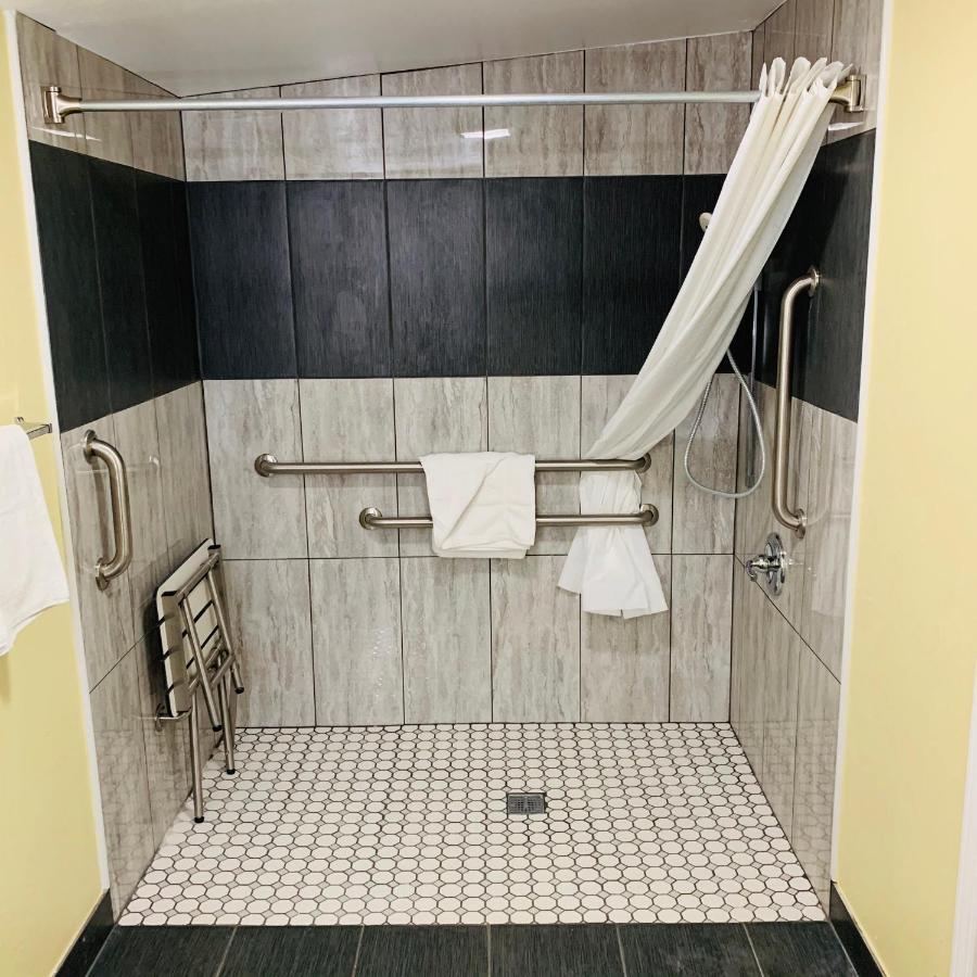 Central Coast Inn Каюкос Экстерьер фото