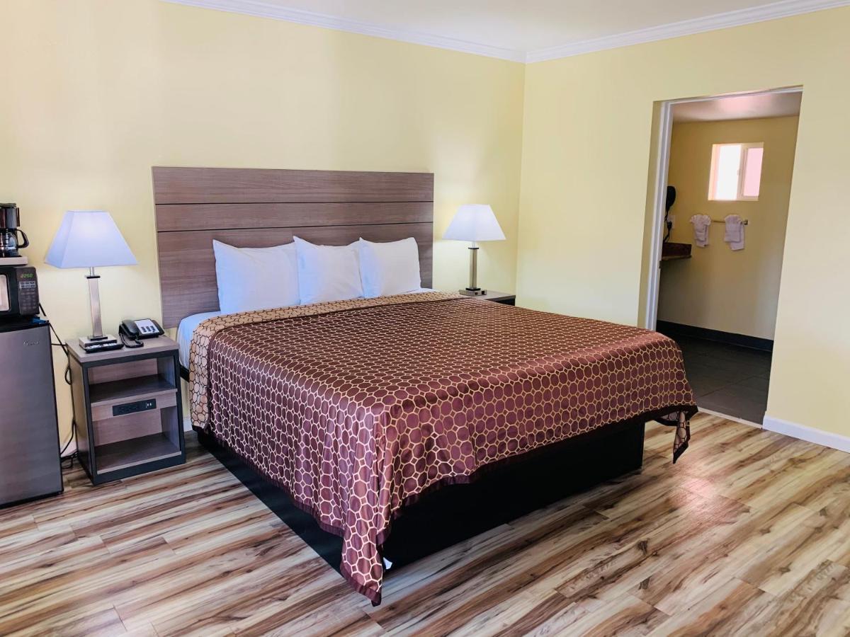 Central Coast Inn Каюкос Экстерьер фото