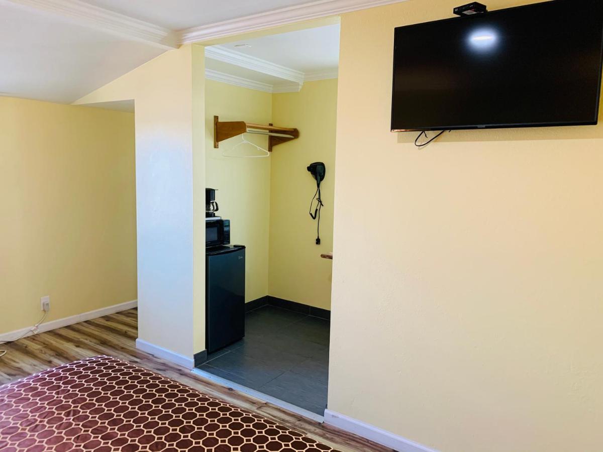 Central Coast Inn Каюкос Экстерьер фото