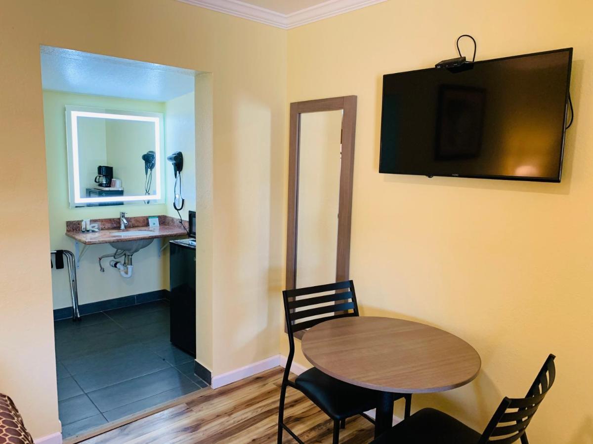 Central Coast Inn Каюкос Экстерьер фото