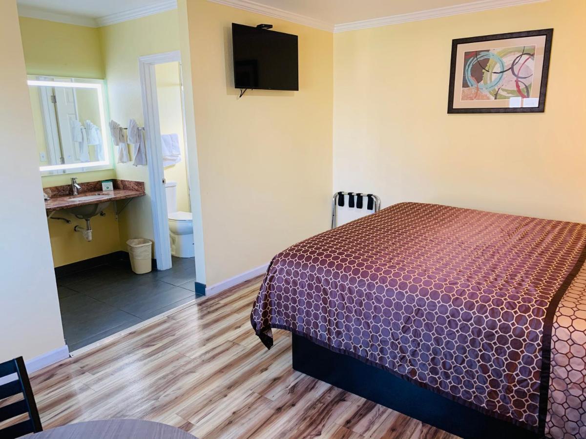 Central Coast Inn Каюкос Экстерьер фото