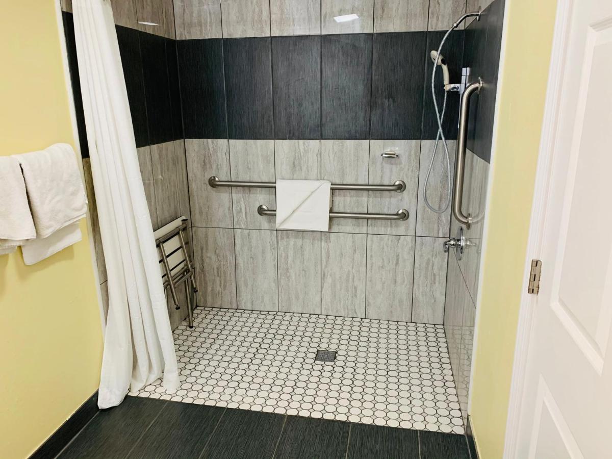 Central Coast Inn Каюкос Экстерьер фото