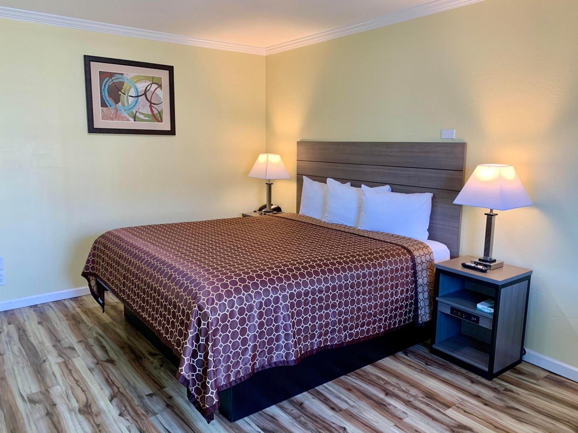 Central Coast Inn Каюкос Экстерьер фото